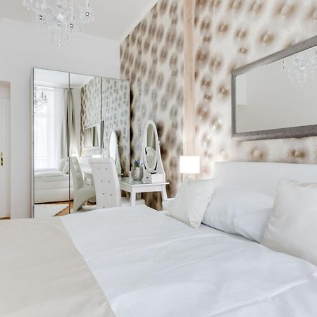 Luxury Riverside Apartments In The Center Of 프라하 외부 사진
