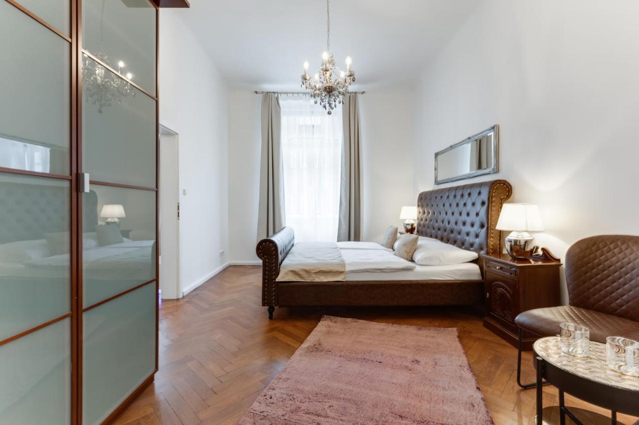 Luxury Riverside Apartments In The Center Of 프라하 외부 사진