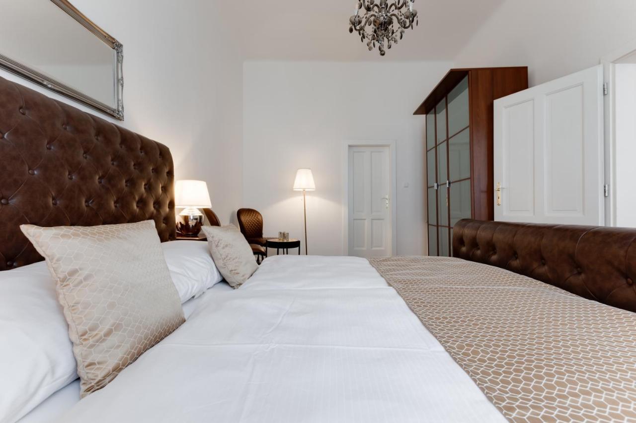 Luxury Riverside Apartments In The Center Of 프라하 외부 사진