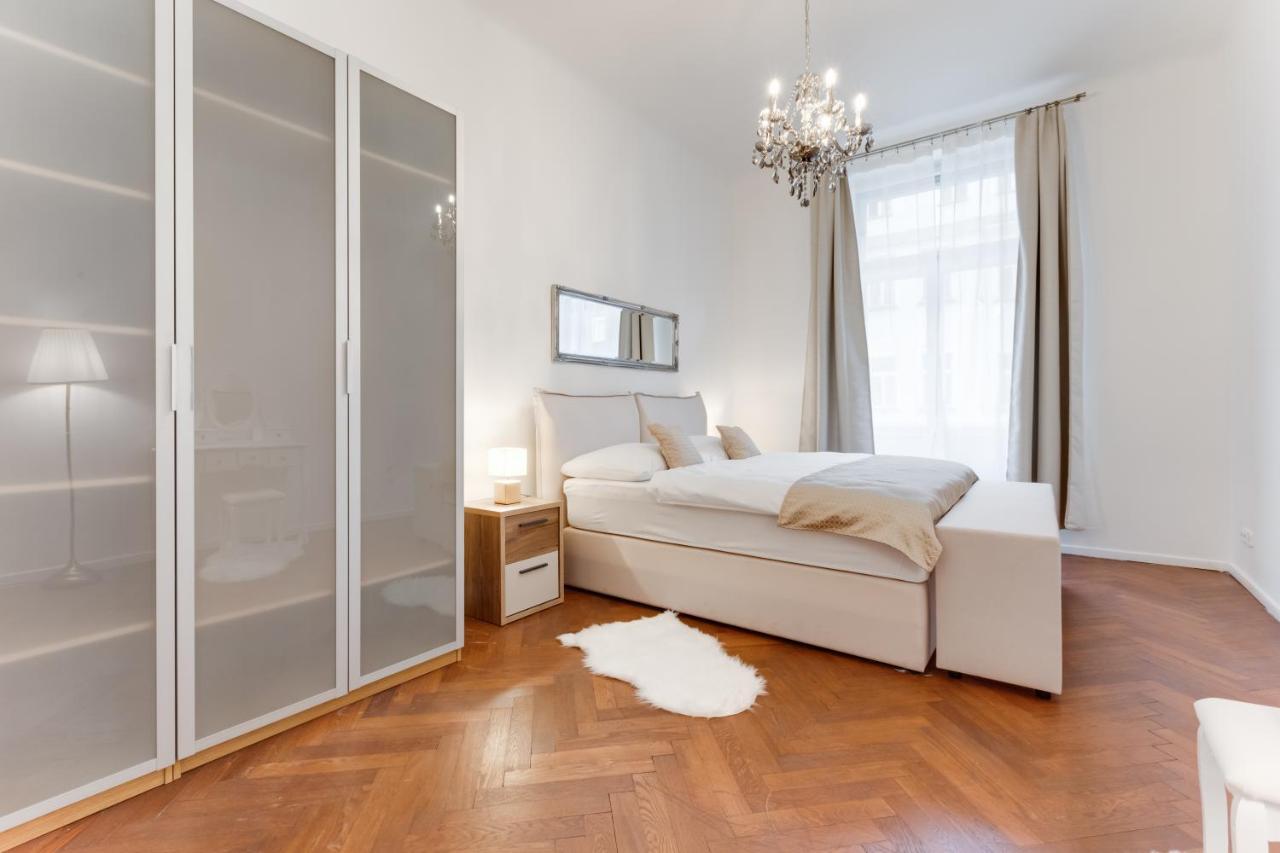Luxury Riverside Apartments In The Center Of 프라하 외부 사진