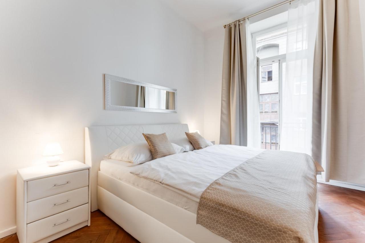 Luxury Riverside Apartments In The Center Of 프라하 외부 사진