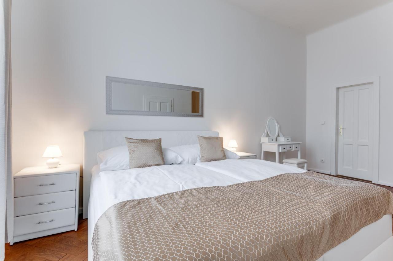 Luxury Riverside Apartments In The Center Of 프라하 외부 사진