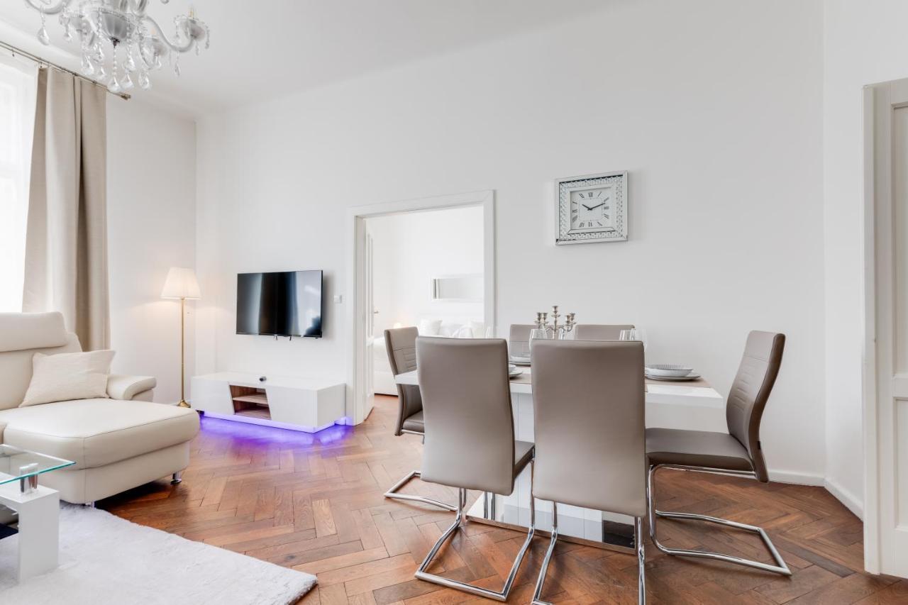 Luxury Riverside Apartments In The Center Of 프라하 외부 사진