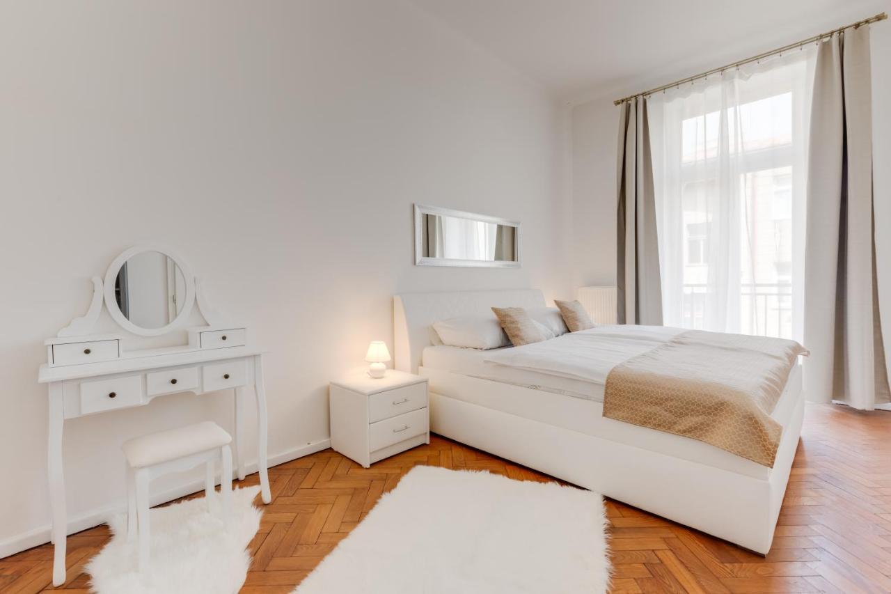Luxury Riverside Apartments In The Center Of 프라하 외부 사진