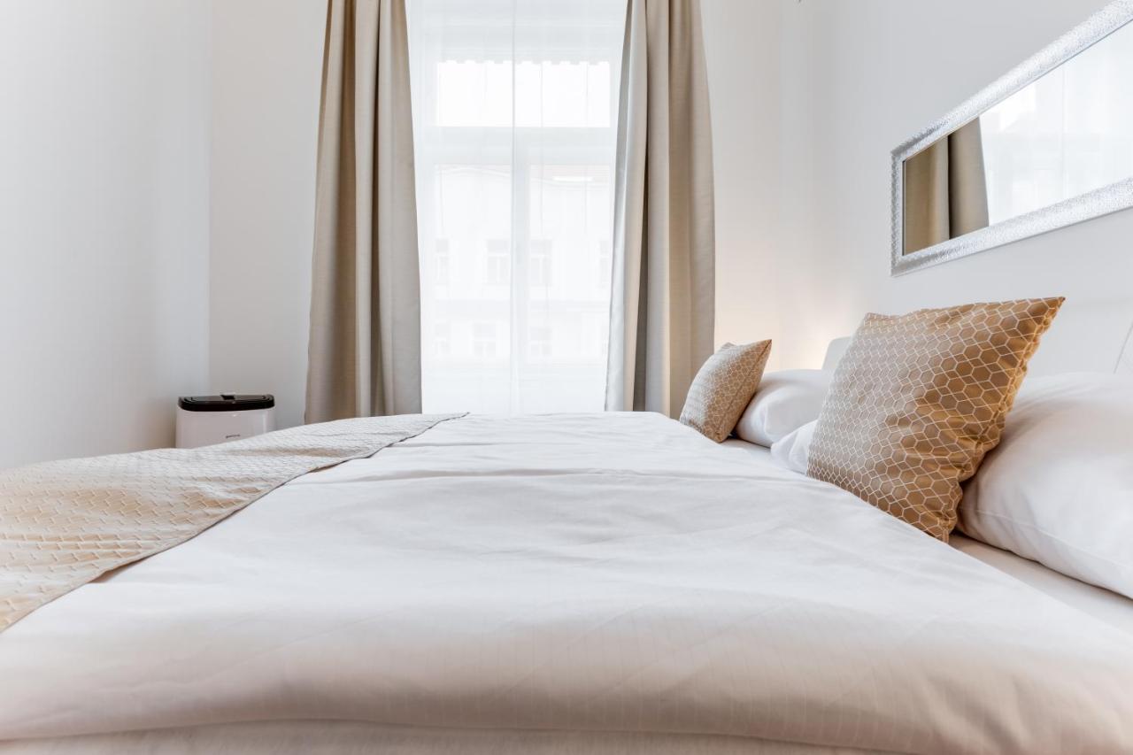 Luxury Riverside Apartments In The Center Of 프라하 외부 사진