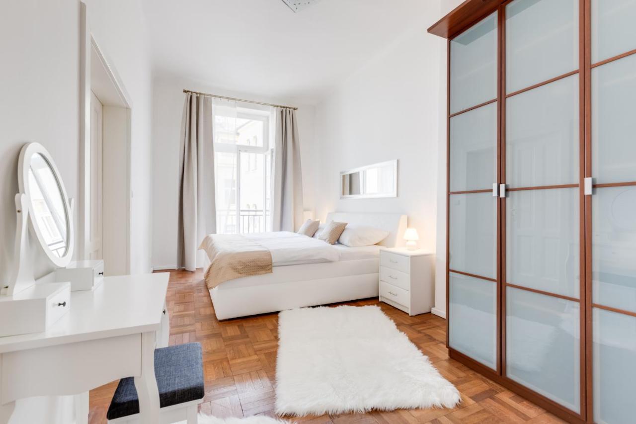 Luxury Riverside Apartments In The Center Of 프라하 외부 사진
