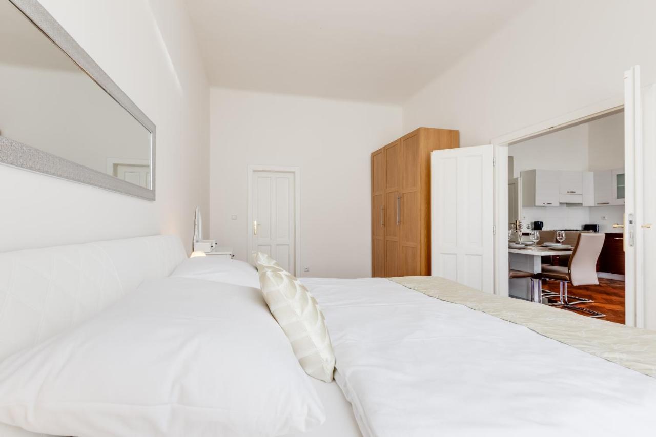 Luxury Riverside Apartments In The Center Of 프라하 외부 사진