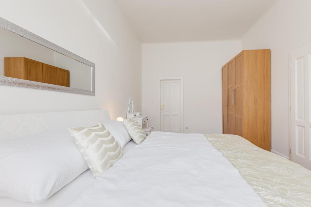 Luxury Riverside Apartments In The Center Of 프라하 외부 사진