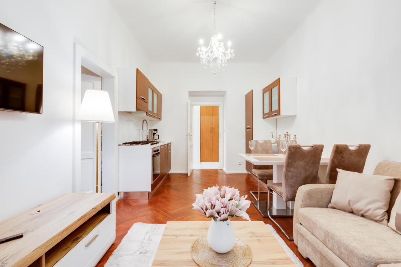 Luxury Riverside Apartments In The Center Of 프라하 외부 사진