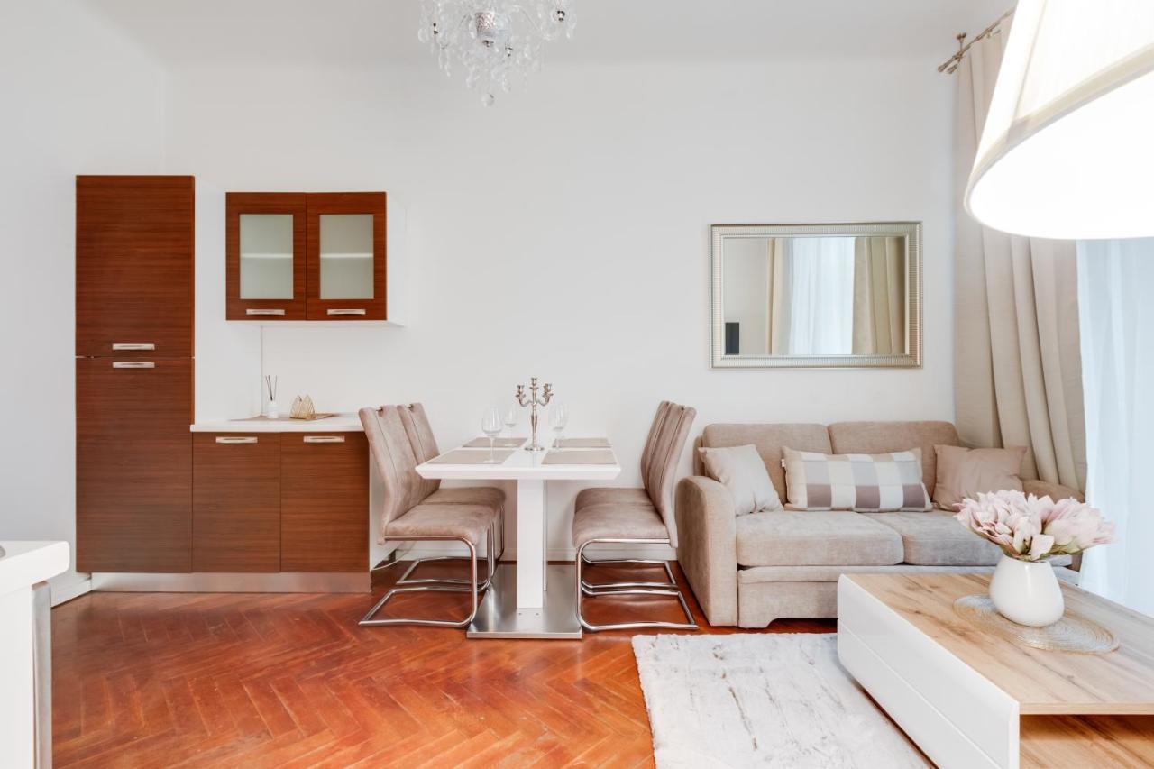 Luxury Riverside Apartments In The Center Of 프라하 외부 사진