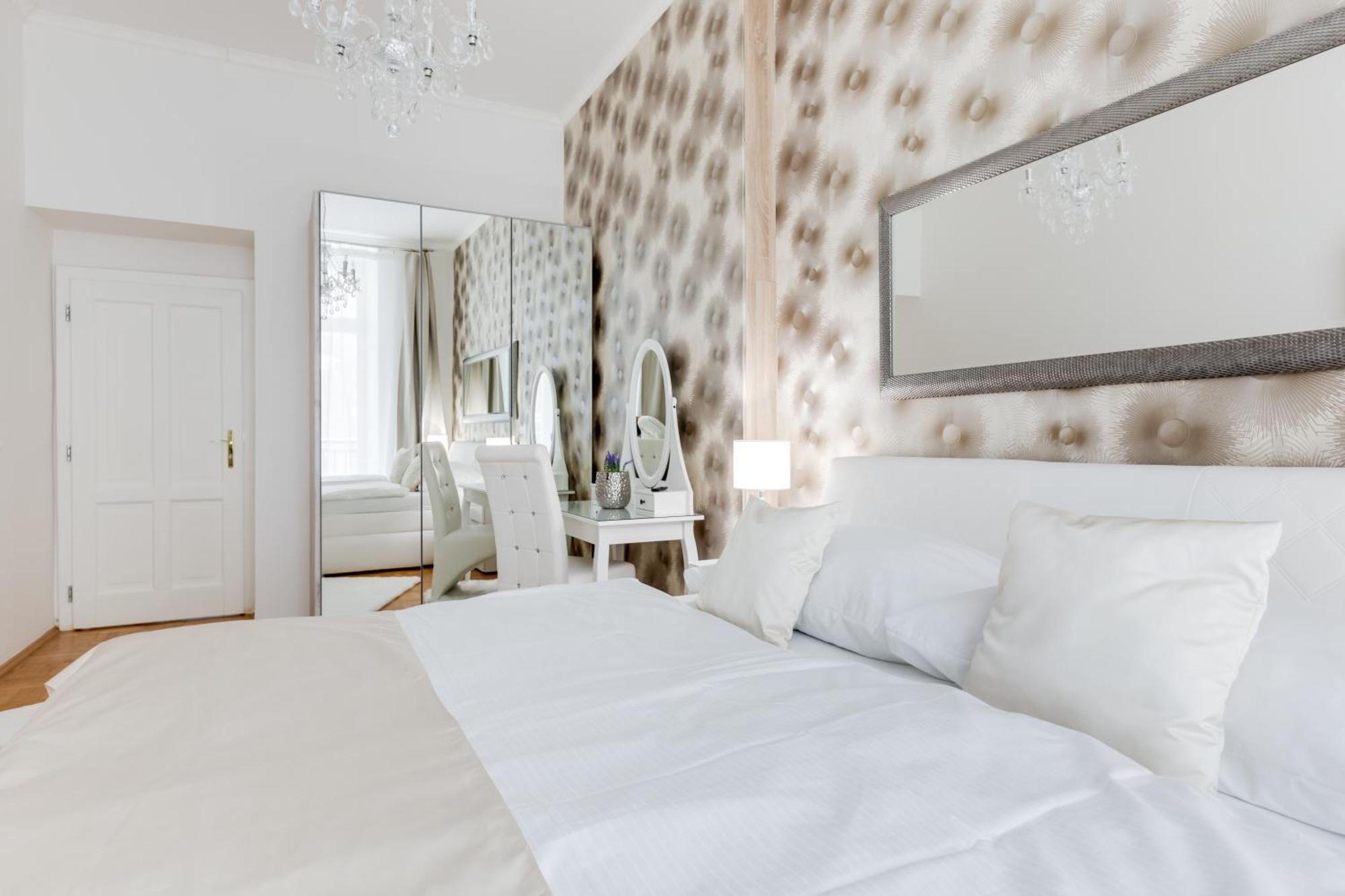 Luxury Riverside Apartments In The Center Of 프라하 외부 사진