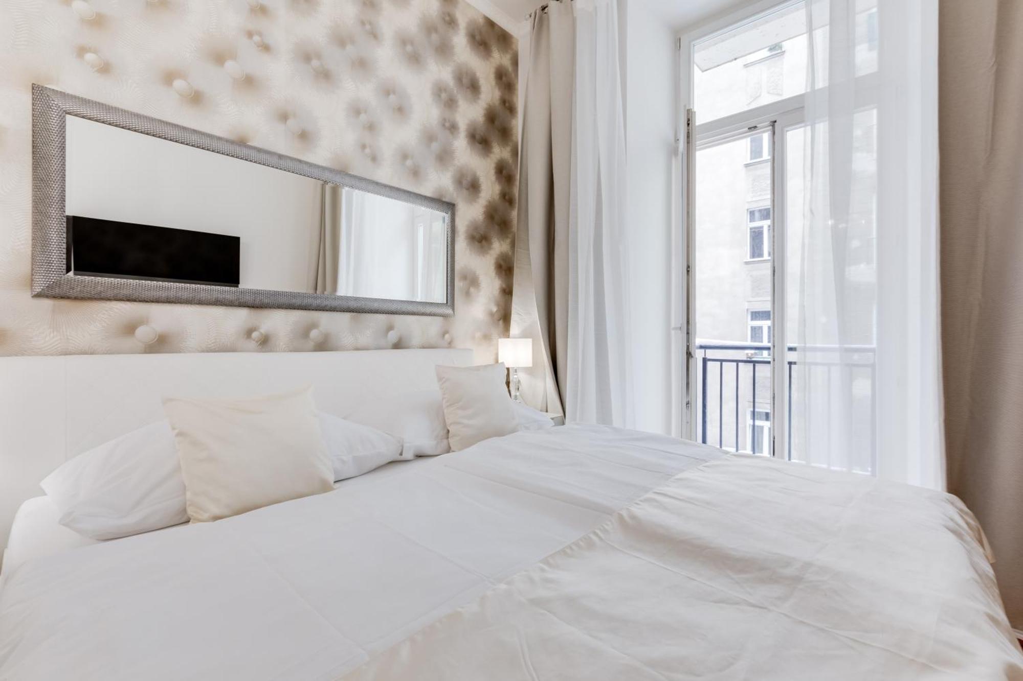 Luxury Riverside Apartments In The Center Of 프라하 외부 사진